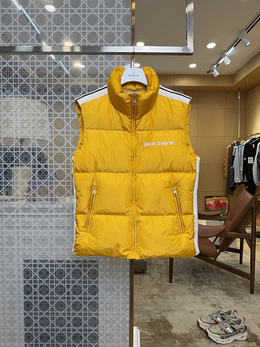 The Core Fabric Of The Jacket The Brand's Exclusive High-density Nylon Fabric Is Selected.