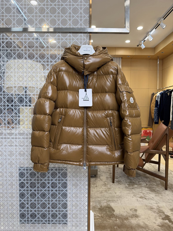Off-White The Core Fabric Of The Jacket The Brand's Exclusive Glossy High-density Nylon Fabric Is Se