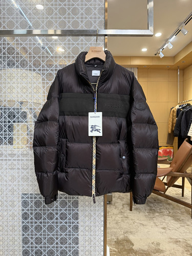 The Core Fabric Of The Jacket The Brand's Exclusive High-density Windproof Nylon Fabric Is
