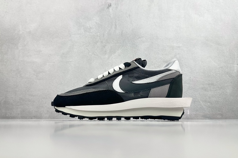 Zhenhui-Sacai X Nike Waffle -BV0073-001