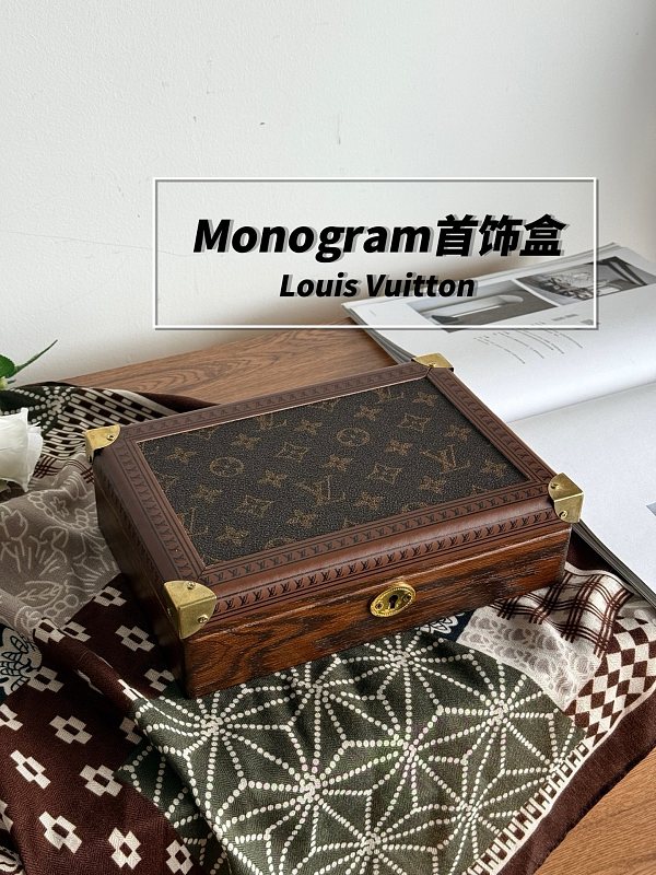Kele-660716157 Monogram