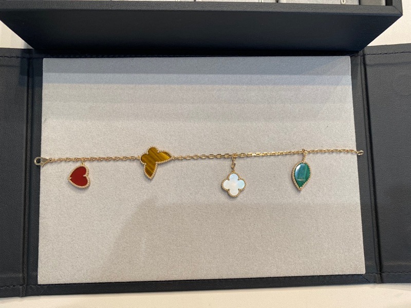 Bracelet from 3125tiger