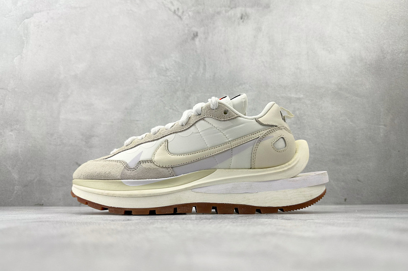 Zhenhui-Sacai X Nike VaporWaffle White And Gum -DD1875-100