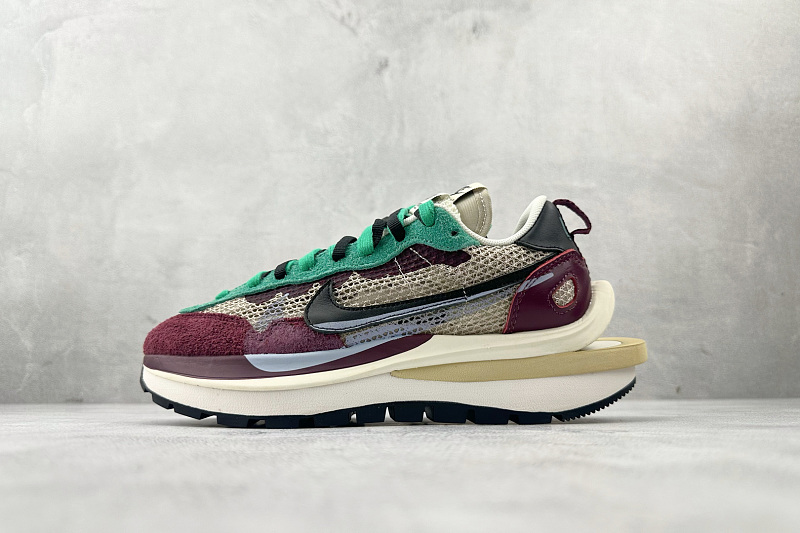 Zhenhui-Sacai X Nike VaporWaffle -DD3035-200