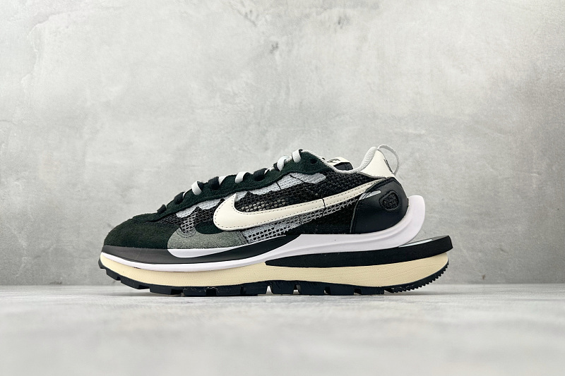 Zhenhui-Sacai X Nike VaporWaffle Black And White -CV1363-001