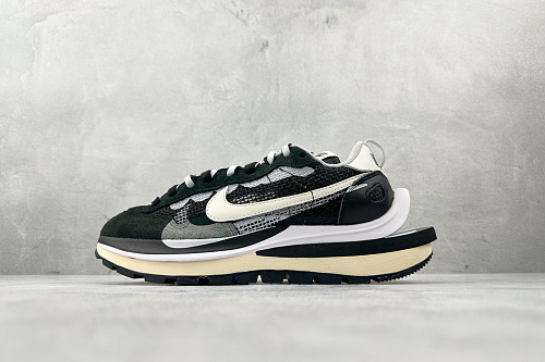 Zhenhui-Sacai X Nike VaporWaffle Black And White -CV1363-001