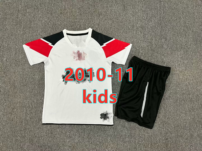 Manchester United Away Retro Kids Kit 16 -28