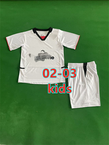 02-03 Manchester United Away Retro Kids Kit 16 -28