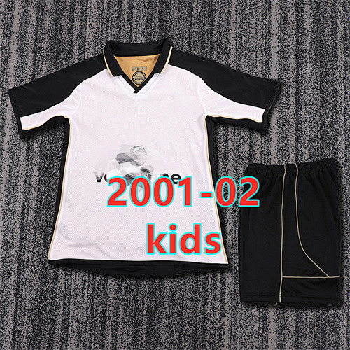 Manchester United Anniversary Retro Kids Kit 16 -28