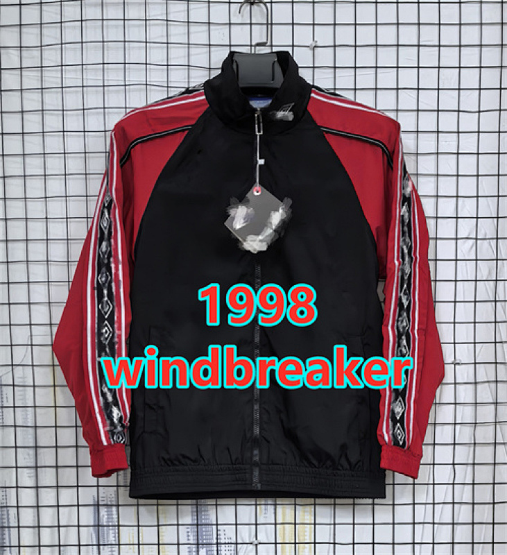 Manchester United Retro Windbreaker S-2XL