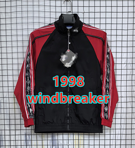 Manchester United Retro Windbreaker S-2XL