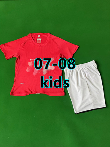 Manchester United Home Retro Kids Kit 16 -28