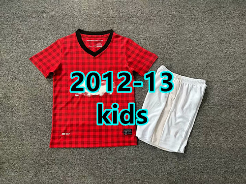 Manchester United Home Retro Kids Kit 16 -28