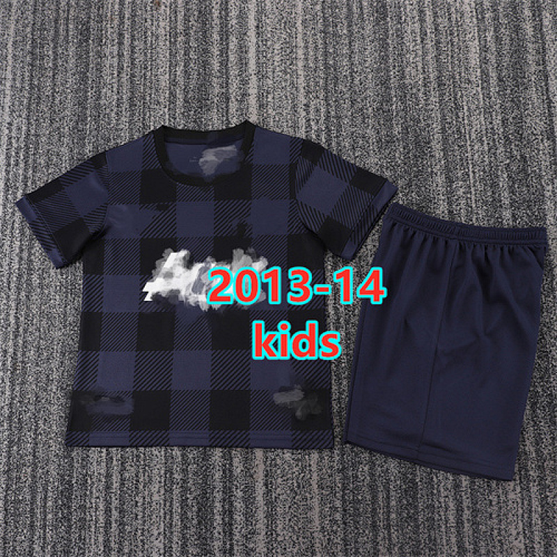 Manchester United Away Retro Kids Kit 16 -28