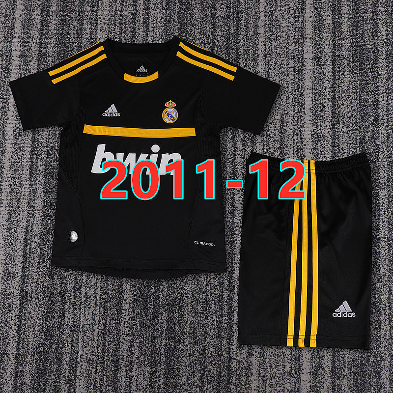 Real Madrid Goalkeeper Retro Kids Kit 16 -28