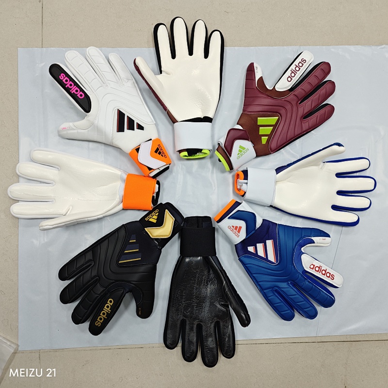 24-25 Goalkeeper Glove 8 9 10