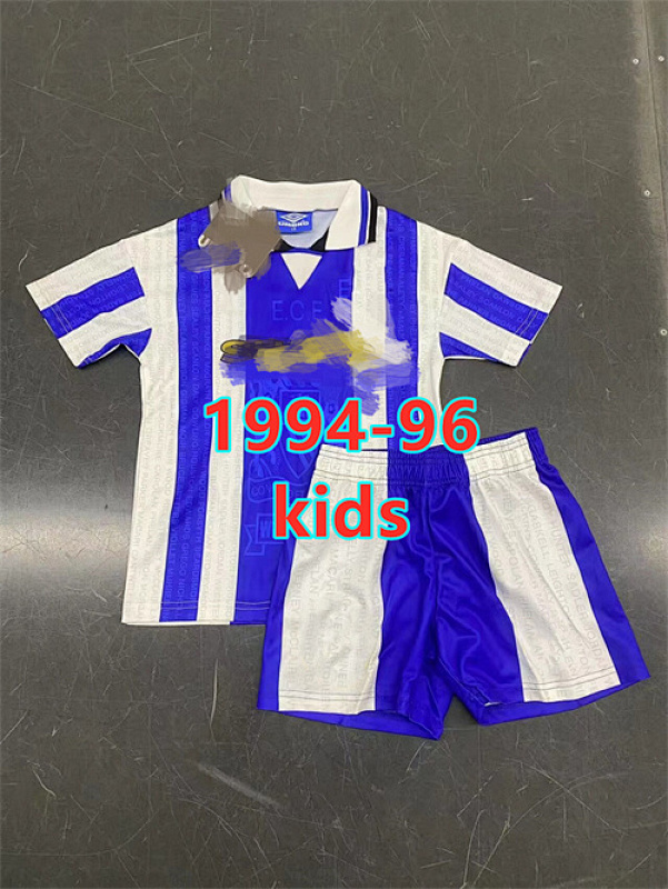 Manchester United Away Retro Kids Kit 16 -28