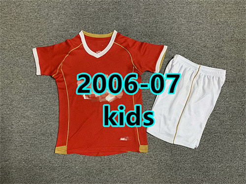 Manchester United Kids Home Retro Kit 16 -28
