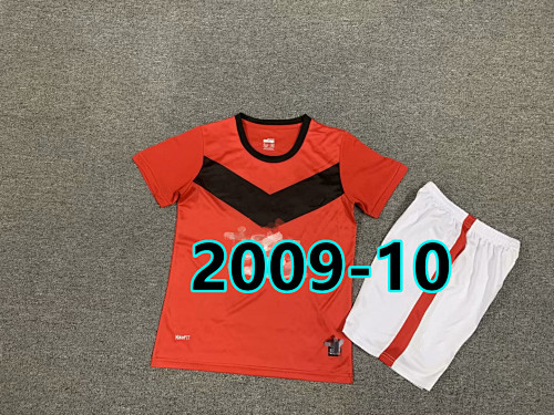 Manchester United Kids Home Retro Kit 16 -28