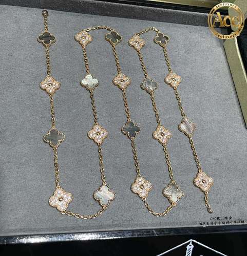 Natural Grey Shell Diamond 20-Flower Four-Leaf Clover Necklace