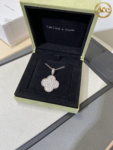 Large Four-Leaf Clover Full Diamond Necklace