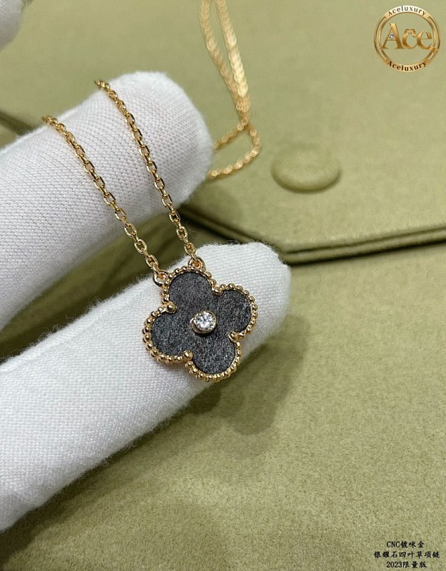 Natural Silver Luster Stone Four-Leaf Clover Necklace