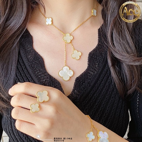 V Gold Material Magic Alhambra Four-Leaf Clover Necklace