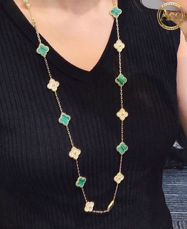 Natural Malachite Diamond 20-Flower Four-Leaf Clover Necklace