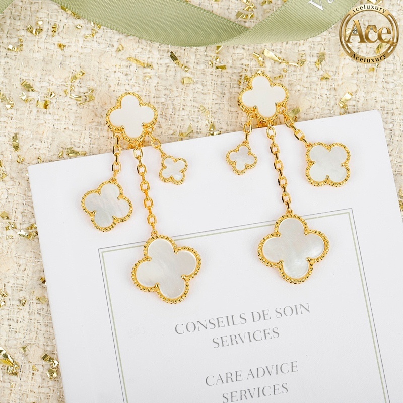 4-flower Ear Buckles