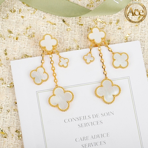 4-flower Ear Buckles