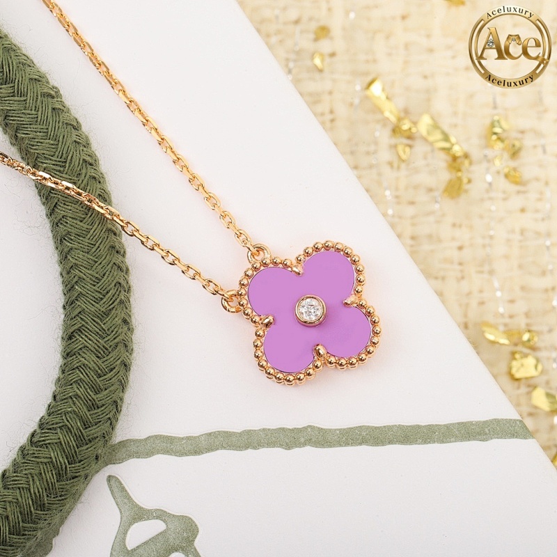 Four-leaf Clover Mother-of-pearl Diamond Necklace