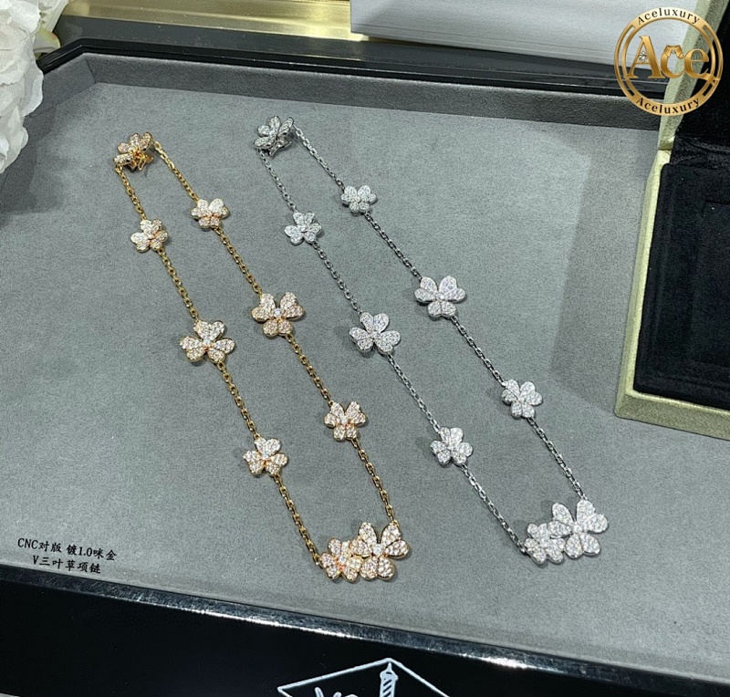 Van Cleef & Arpels High Jewelry Clover Necklace