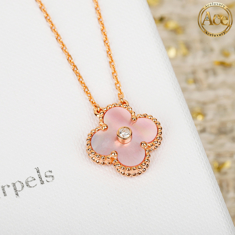 Four-leaf Clover Mother-of-pearl Diamond Necklace