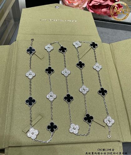 Premium Black Agate Diamond 20-Flower Four-Leaf Clover Necklace