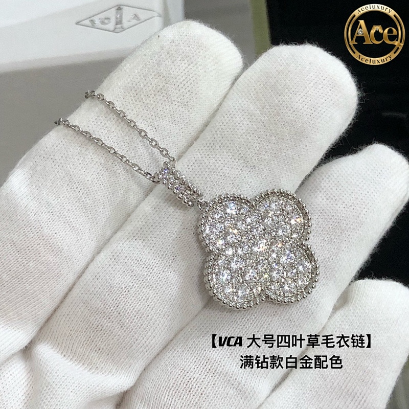 Full Diamond Four-leaf Clover Sweater Chain