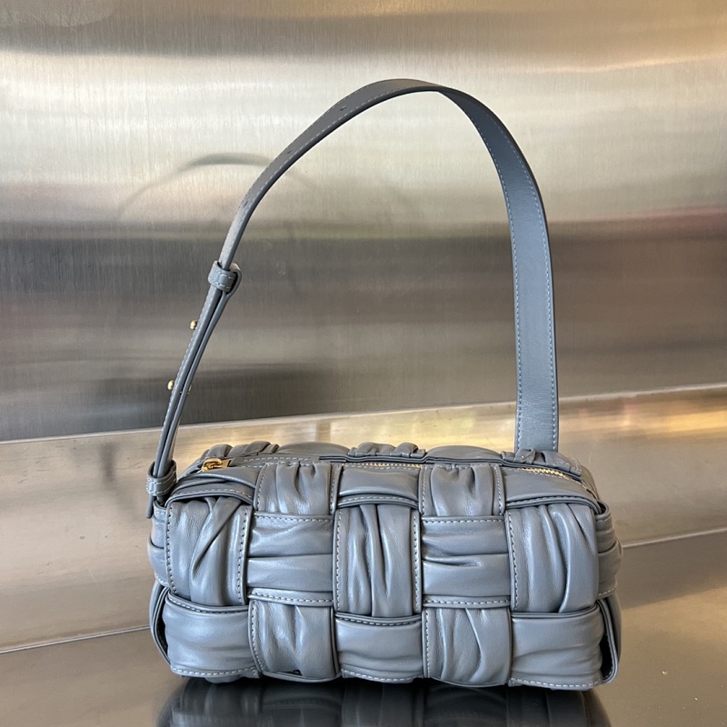 Bottega Veneta 520 Brick Happa 23.5x10.5x10