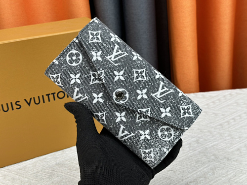 Louis Vuitton 19 10 Estrela Retiro Zippy Monogram