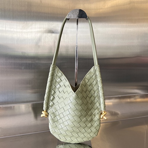 BV Logo Tote Hin 30x26x2