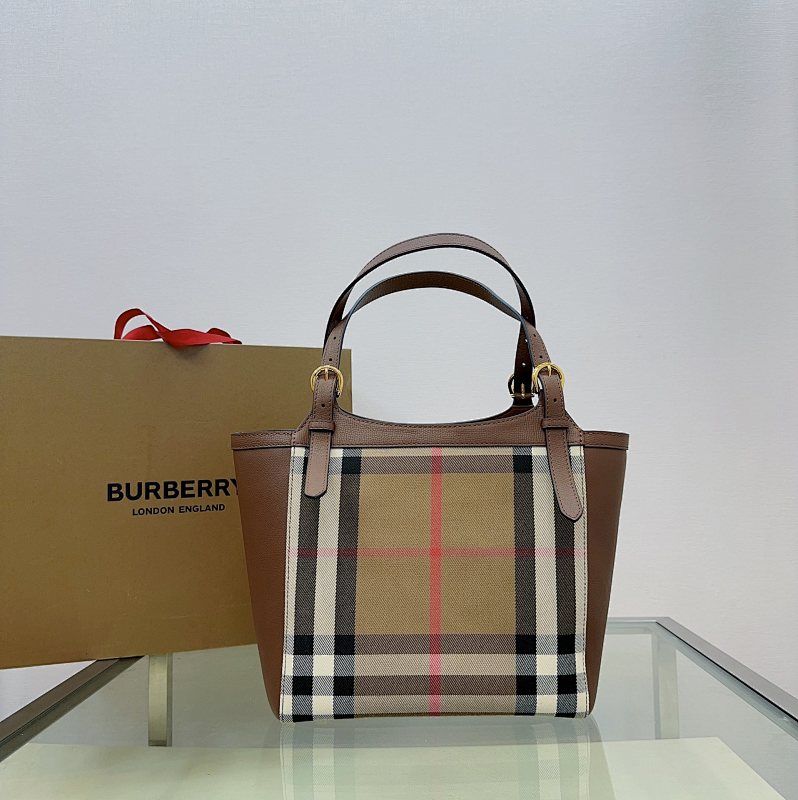 B The Canter House 26 X 15.5 X 29.5cm 55000070