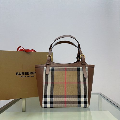 B The Canter House 26 X 15.5 X 29.5cm 55000070