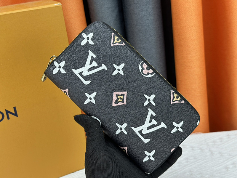 Louis Vuitton ZIppy LV Monogram Size 19x10cm