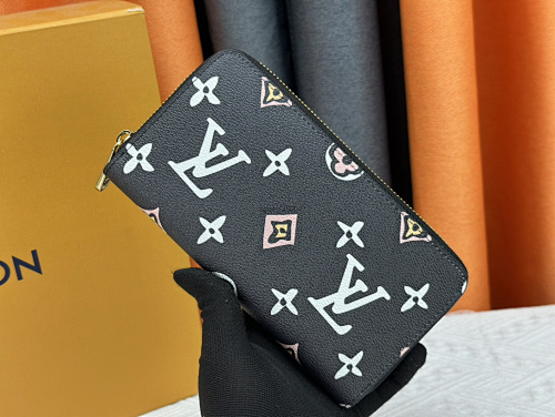 Louis Vuitton ZIppy LV Monogram Size 19x10cm