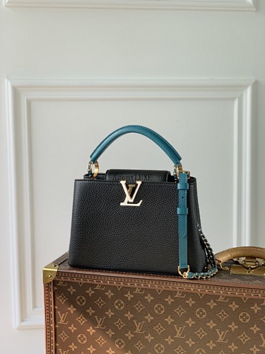 Louis Vuitton Capucines BB Taurillon LV 27.0 X 18.0 X 9.0