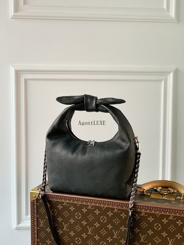 Louis Vuitton Why Knot Monogram 28.0 X 34.0 X 12.0