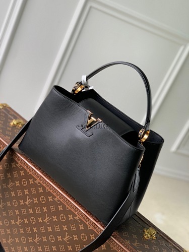 Louis Vuitton Capucines Souple