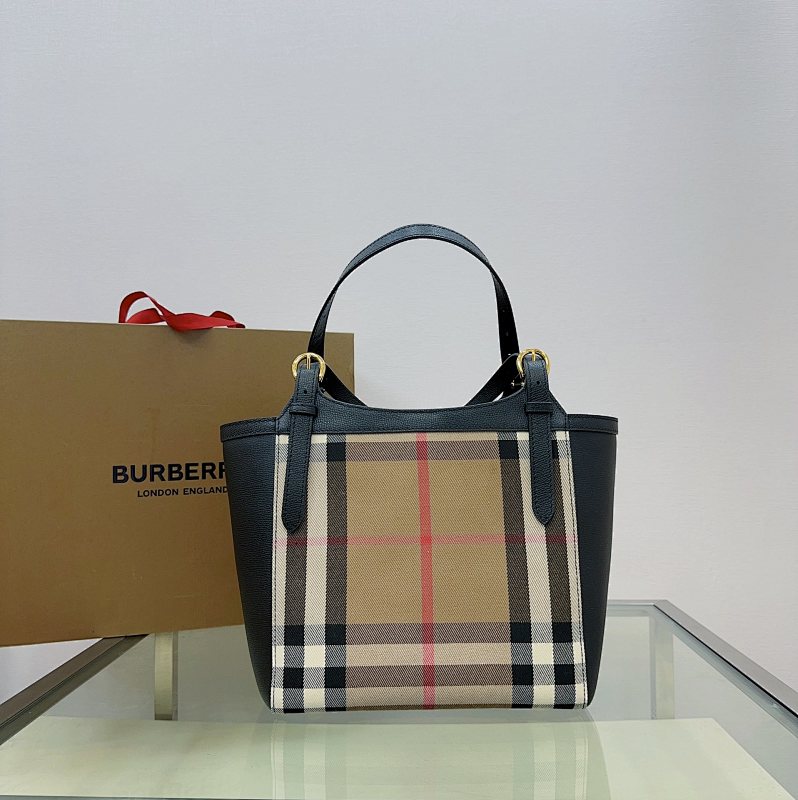 B The Canter House 26 X 15.5 X 29.5cm 55000070