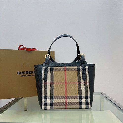 B The Canter House 26 X 15.5 X 29.5cm 55000070