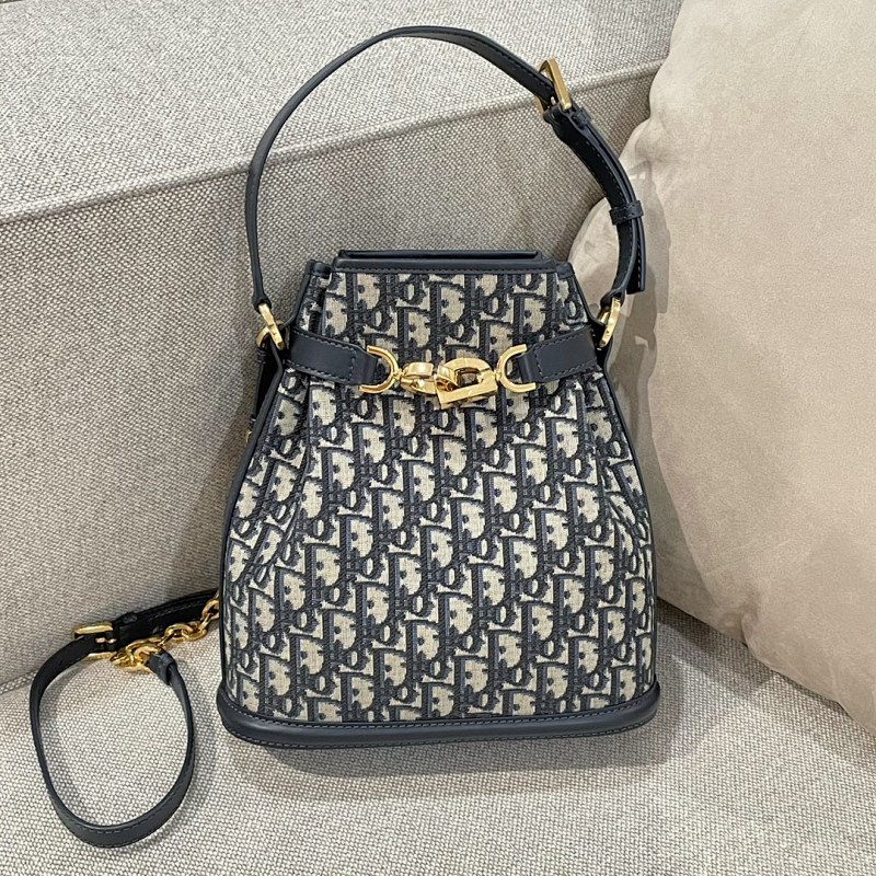 Louis Vuitton crossbody bag