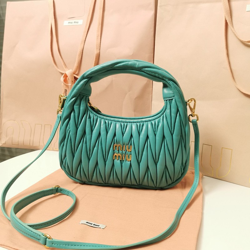 MiuMiu MiuWander Matelasse 23X13X7