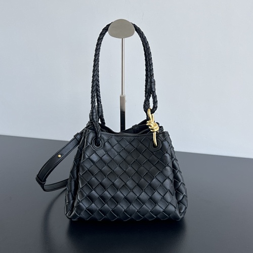 BV Intrecciato Mini BV Knot Size 21X17X16.5cm